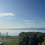 Beachfront Summerhouse With Amazing View And Peace * Hesselager