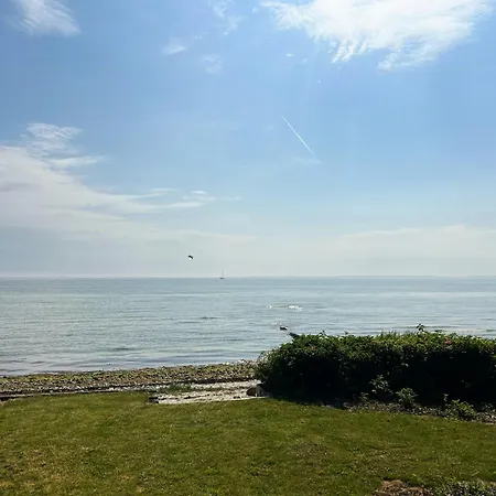 Beachfront Summerhouse With Amazing View And Peace * Hesselager