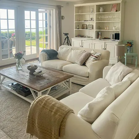 Hébergement de vacances Beachfront Summerhouse With Amazing View And Peace *