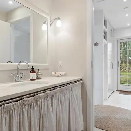 Beachfront Summerhouse With Amazing View And Peace * Hesselager