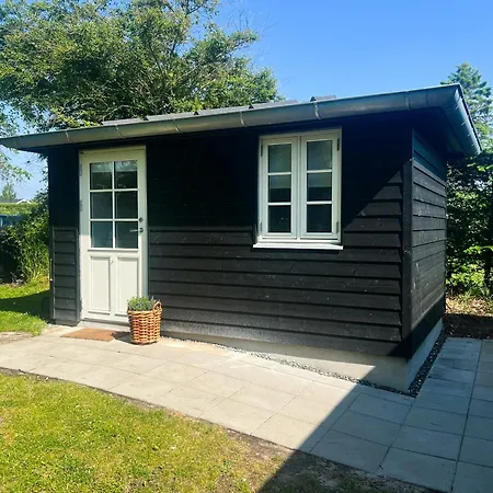 Beachfront Summerhouse With Amazing View And Peace Vakantiehuis