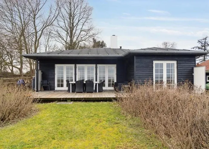 Vakantiehuis Beachfront Summerhouse With Amazing View And Peace Hesselager