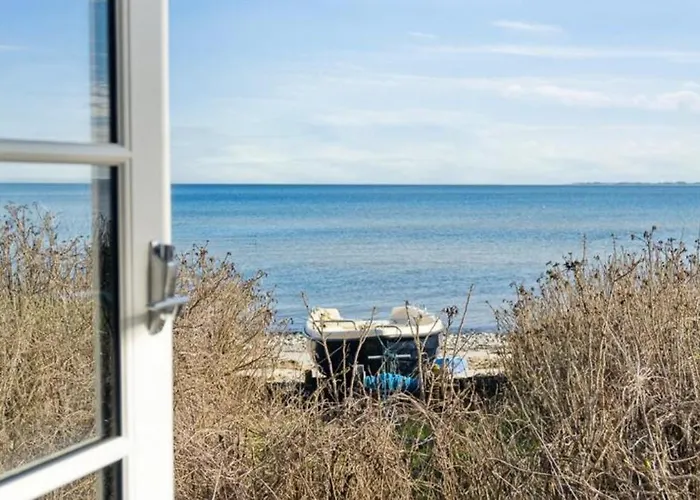 Beachfront Summerhouse With Amazing View And Peace Hesselager