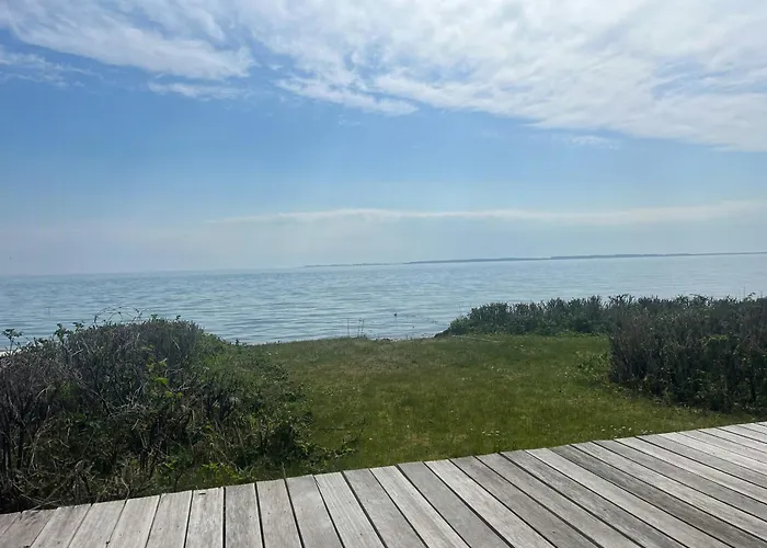 Vakantiehuis Beachfront Summerhouse With Amazing View And Peace