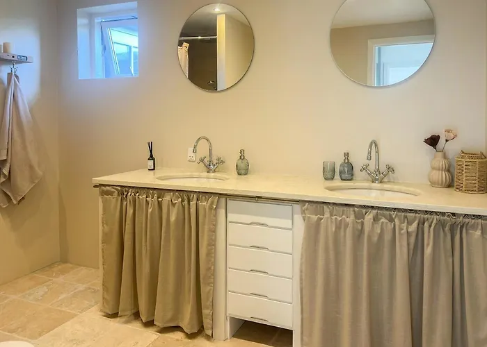 Vakantiehuis Beachfront Summerhouse With Amazing View And Peace