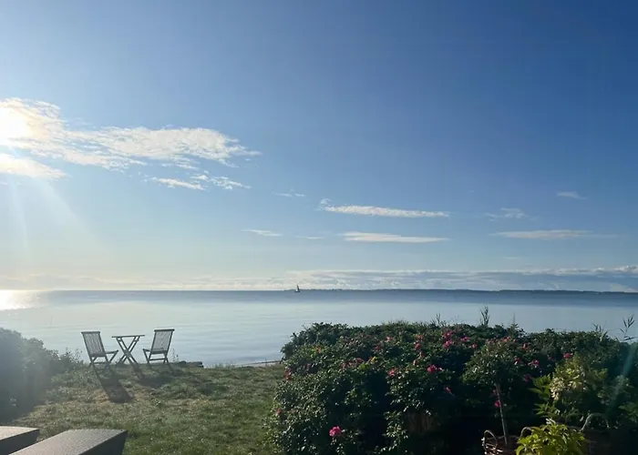 Beachfront Summerhouse With Amazing View And Peace * Hesselager