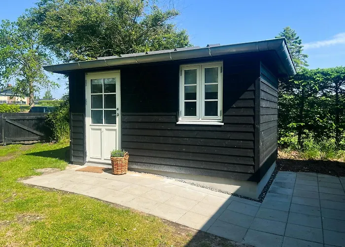 Beachfront Summerhouse With Amazing View And Peace Vakantiehuis